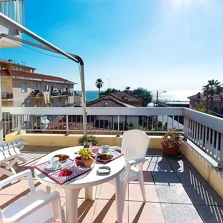 Casavacanze Internazionale Апарт-отель Диано-Марина